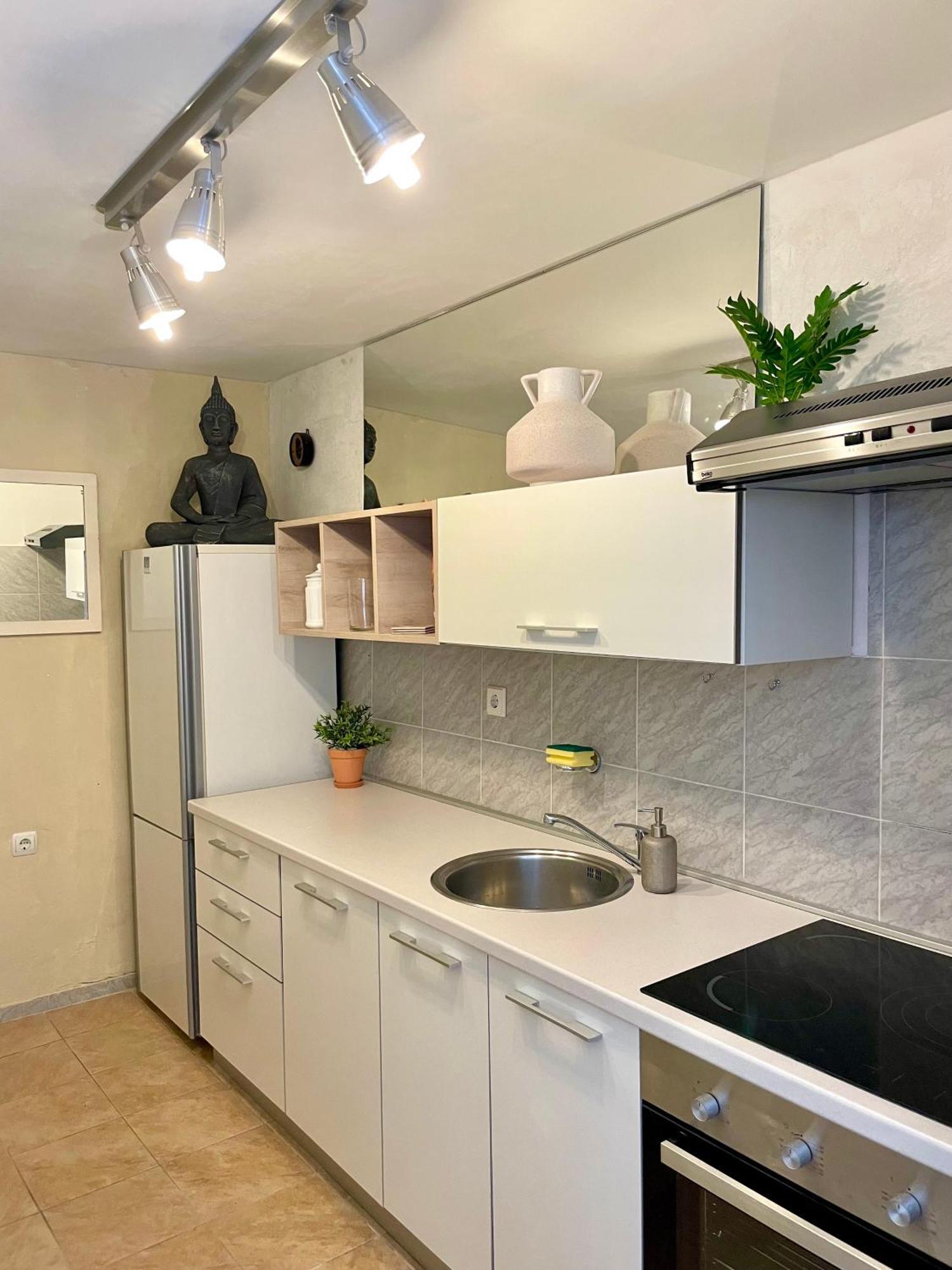 Central Old Town Apartment *
